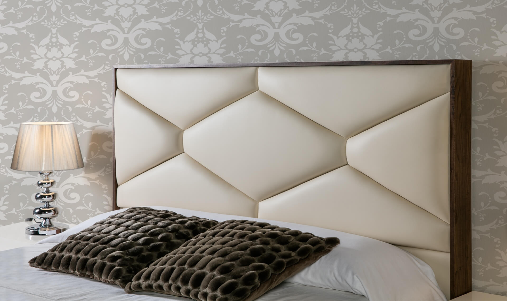 martina leather bed 1920x1140 2